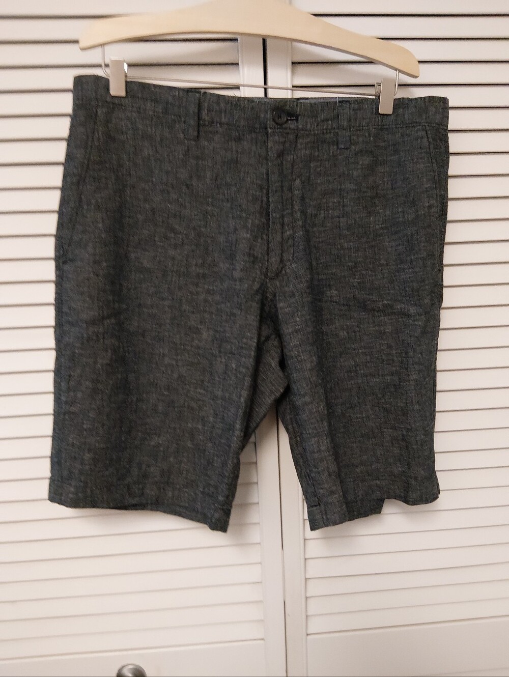 Banana Republic Men's Charcoal Grey Flat-Front Shorts